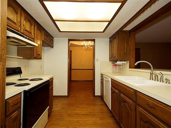 4th image of 304 Forest South Dr