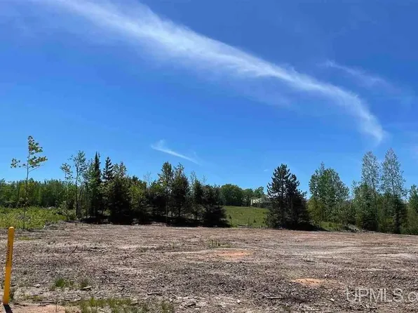 106 Ryan Rd, Marquette, MI 49855