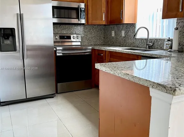6866 NW 173rd Dr APT 610, Hialeah, FL 33015