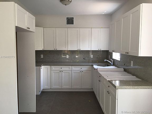 2nd image of 435 NE 69th St #435