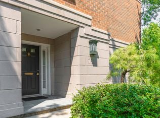 111 E Laurel Ave, Lake Forest, IL 60045