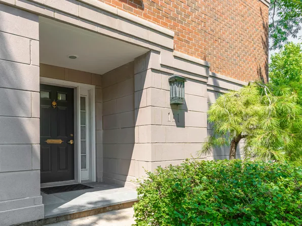 111 E Laurel Ave, Lake Forest, IL 60045