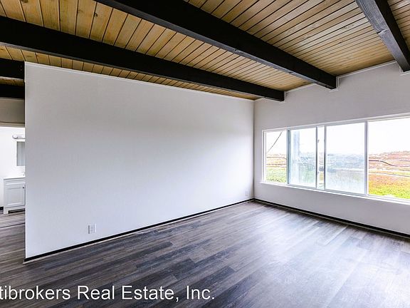 3rd image of 1556 Great Hwy #201