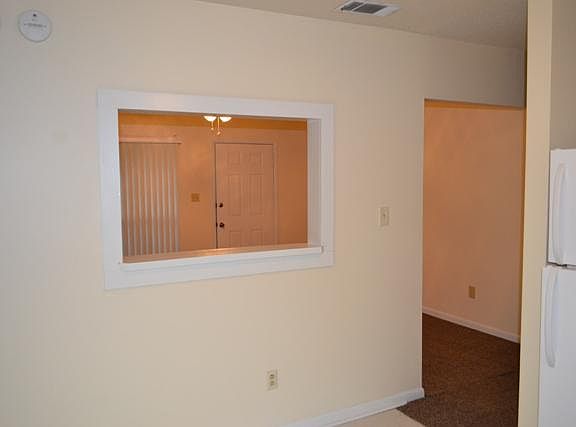 5th image of 1010 Pineland Ave