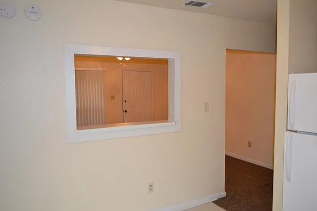 1010 Pineland Ave — Photo 5