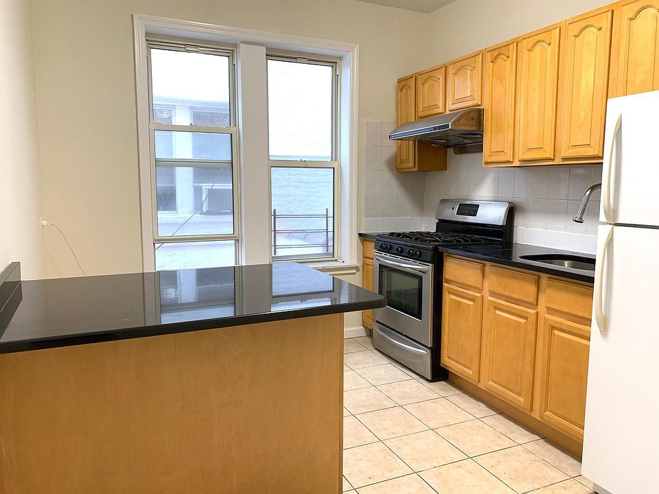 1st image of 76 Avenue U APT 2