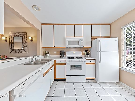 4th image of 804 W Saint Johns Pl