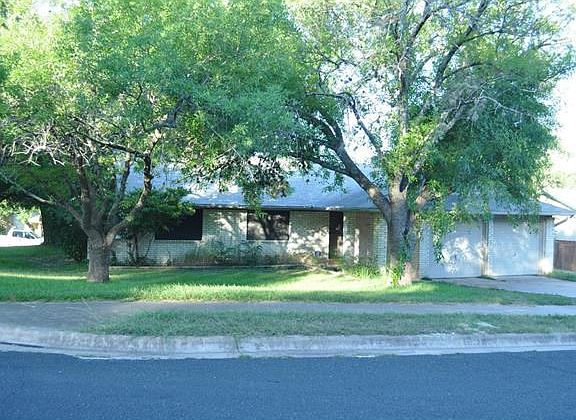 3rd image of 1304 Warrington Dr