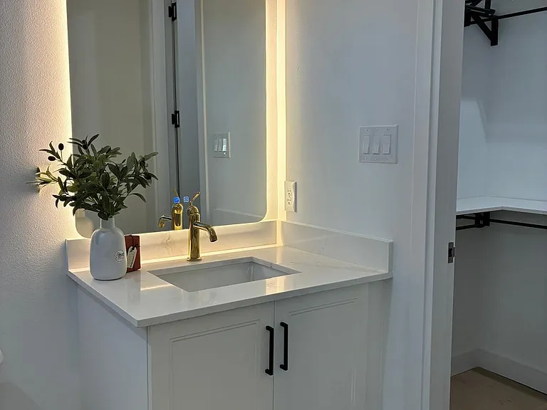 2ND BATH ROOM
