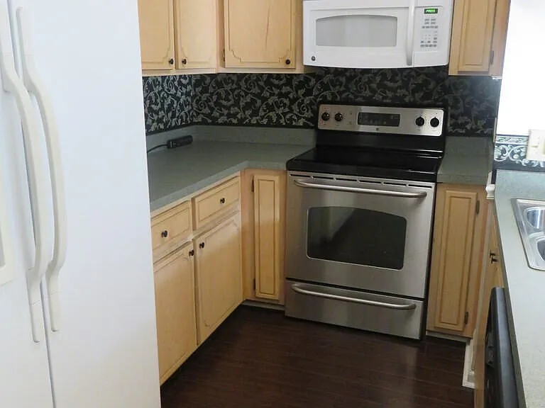 3508 Prestwick Dr — Photo 5