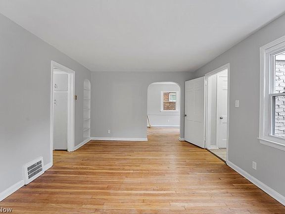 4th image of 16119 Judson Dr