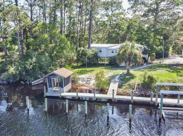 295 River Rd, Carrabelle, FL 32322