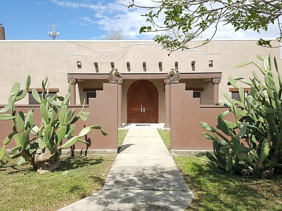 2nd image of 1006 W Hackberry Ave