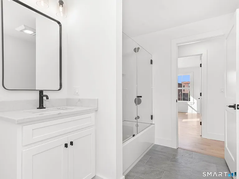 325 Coram Ave #C — Photo 10