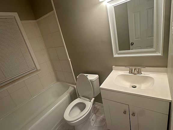 3rd image of 20065 Southfield Rd