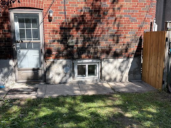 5th image of 15 Nickle St #1