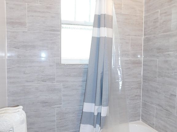 4th image of 908 Elmwood Ave #2A