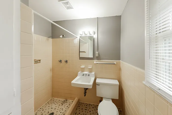 1712 Longmeadow Dr — Photo 9