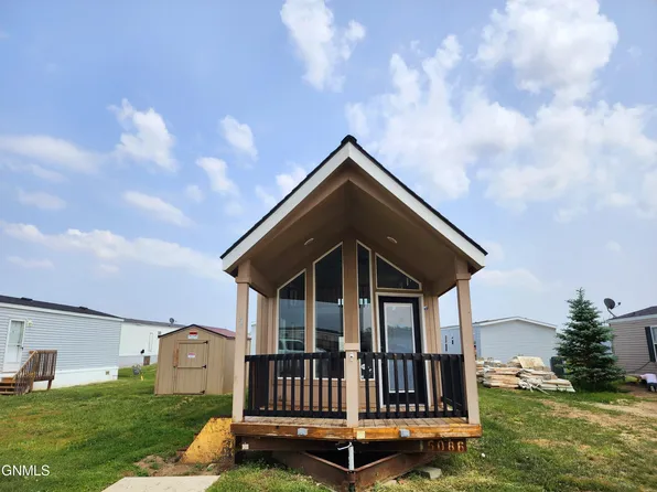 120 Reagan St, Watford City, ND 58854
