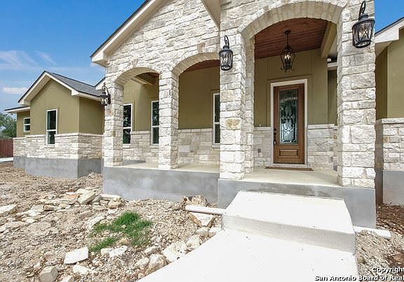 3rd image of 639 River Chase Way