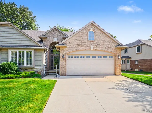 30268 Berghway Trl, Warren, MI 48092