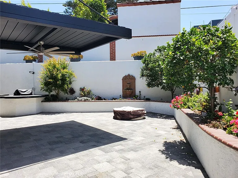 219 W Escalones — Photo 25