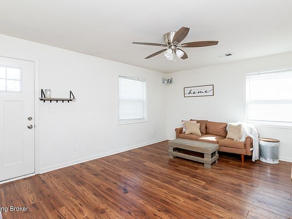 5th image of 153 Hickory Trl