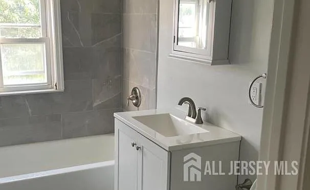 1 bed, 1.0 bath, 3002 sqft, $1,500 — Photo 3