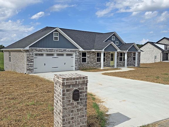 4th image of 327 Madison Cir