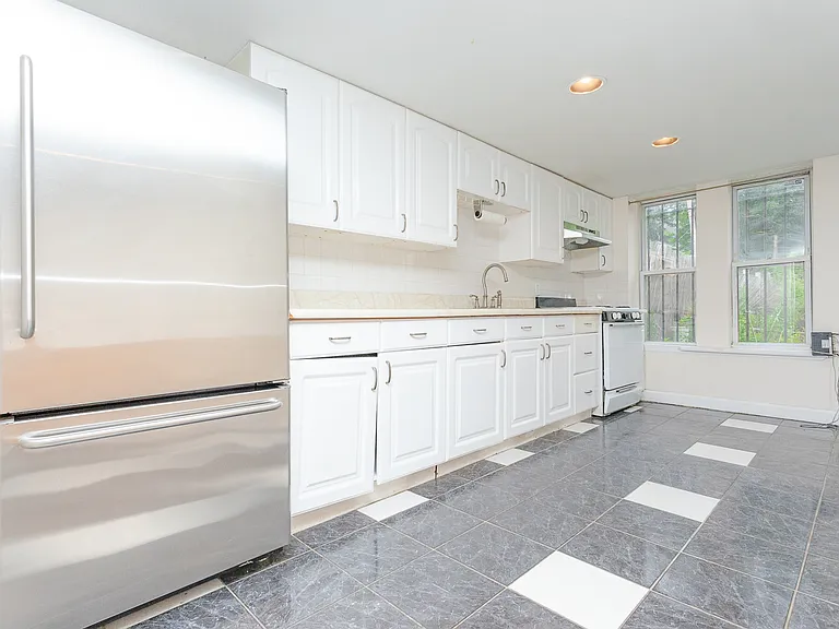 182 Patchen Ave #1 — Photo 5