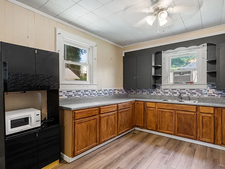 902 Pickens St — Photo 4