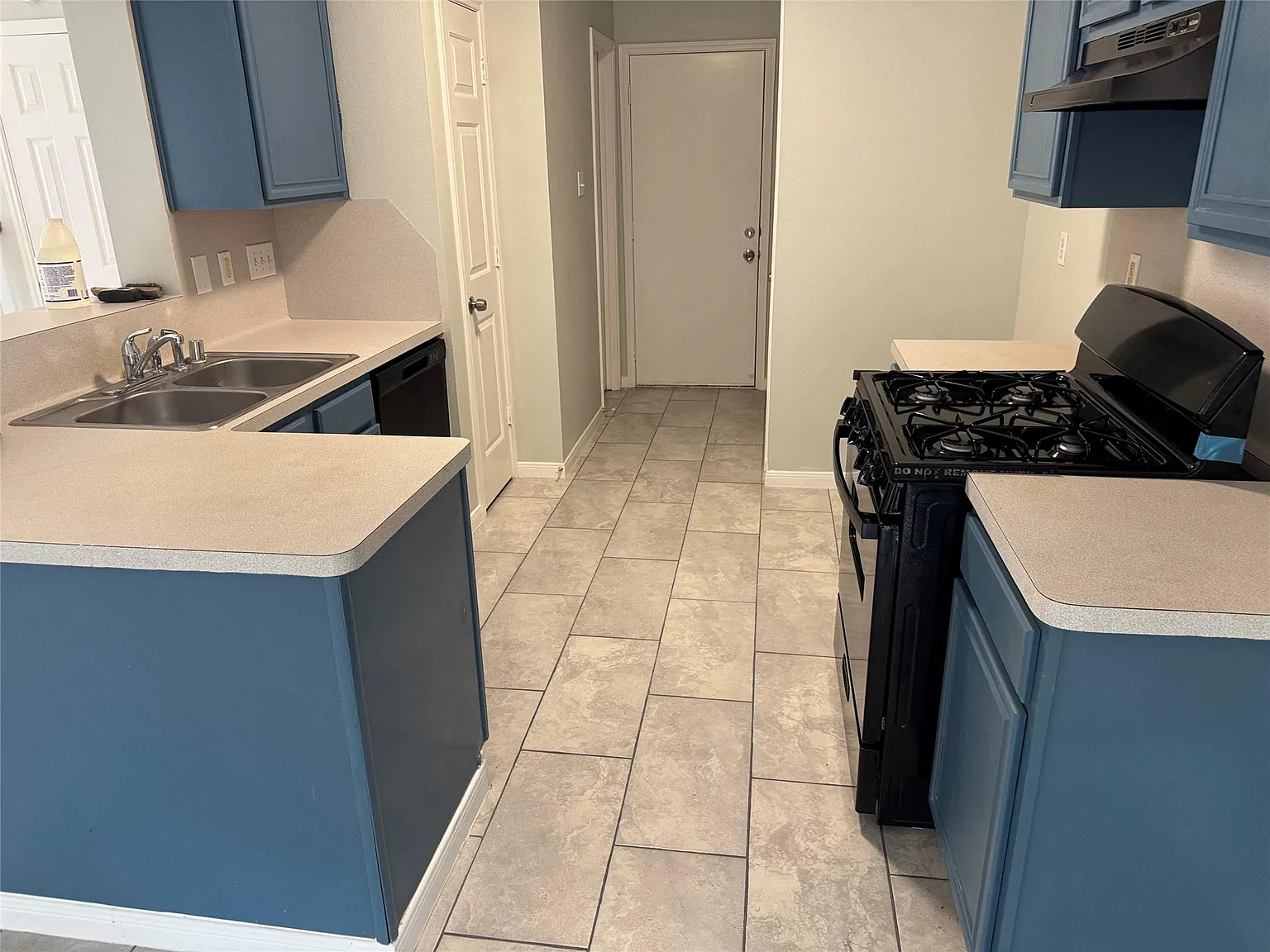 4 bed, 2.5 bath, 1642 sqft, $1,950 — Photo 4