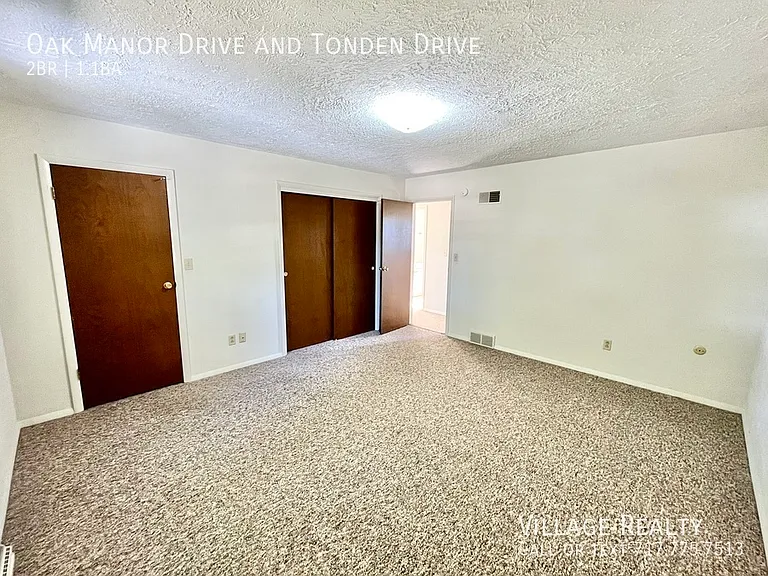 Oak Manor Dr — Photo 19