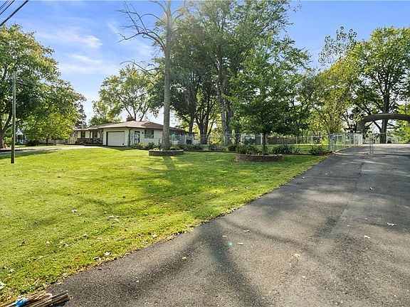 4th image of 4954 Logan Ave