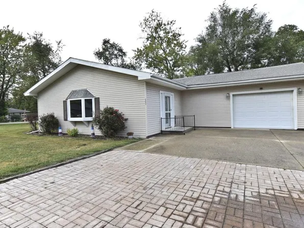 4402 E Rosewood Rd, Decatur, IL 62521