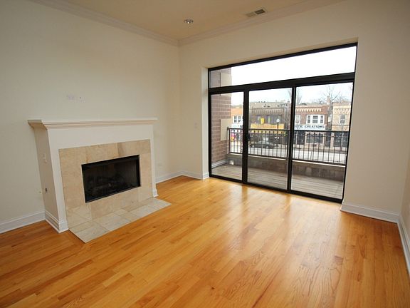 2nd image of 4657 N Greenview Ave #2