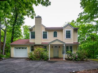 222 W Shore Dr, Putnam Valley, NY 10579