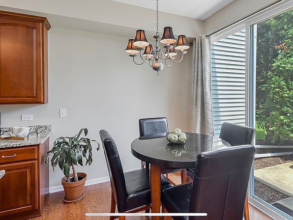 5th image of 3180 Bromley Ln
