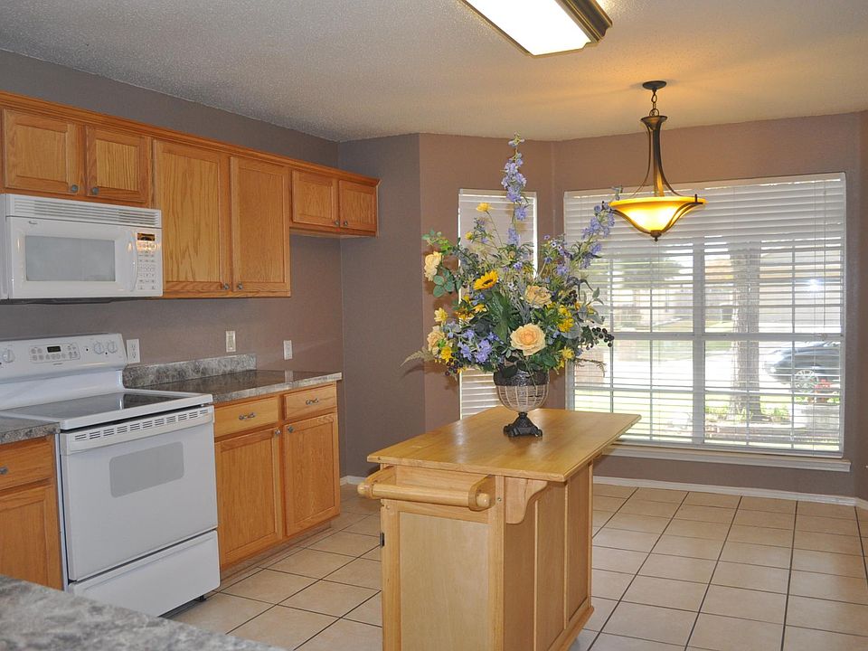 Open Kitchen with Breakfast nook
