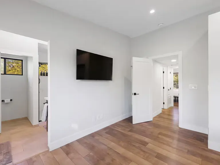 1806 Phillips Cir #1 — Photo 17