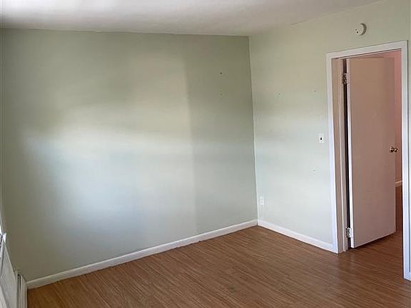 4th image of 88 Broughton Ave #5
