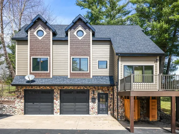 W5020 W Long Lake Rd, Waupaca, WI 54981