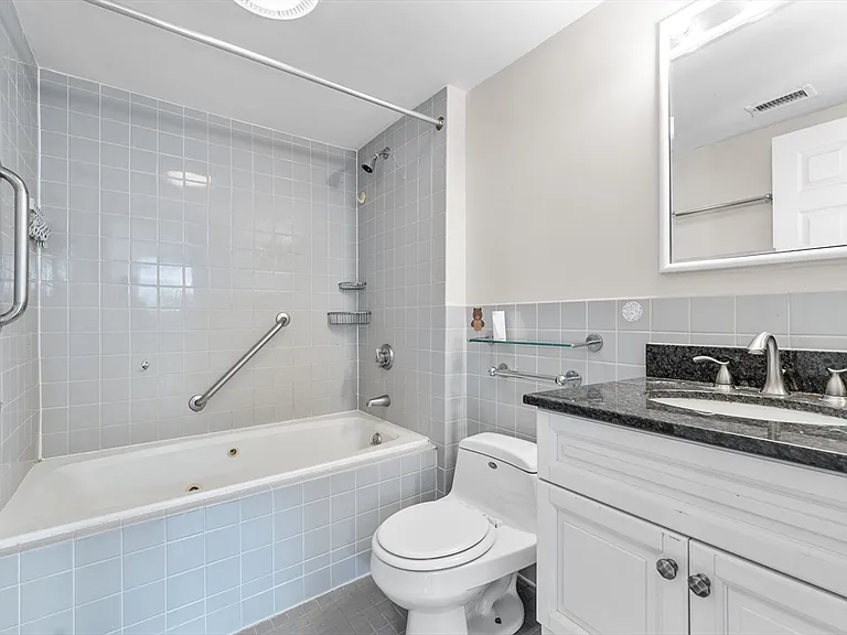 25 Bay State Rd #6 — Photo 16