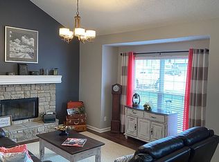 1237 Mockingbird Ln, Liberty, MO 64068