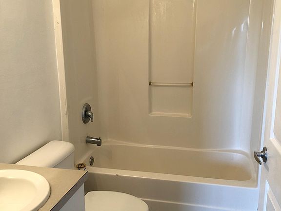 4th image of 124 Harry Ave S