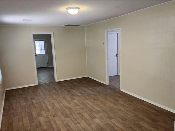 2nd image of 927 Cuero St