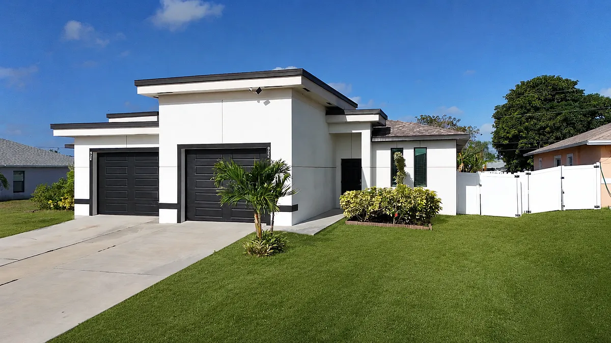 3 bed, 2.0 bath, 1639 sqft, $1,800 — Photo 1