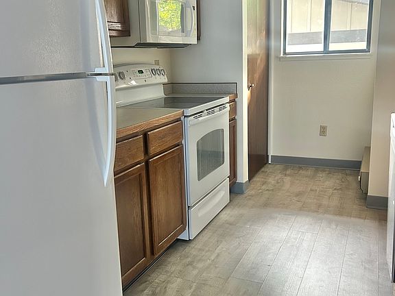 5th image of 3385 Granger Ave S