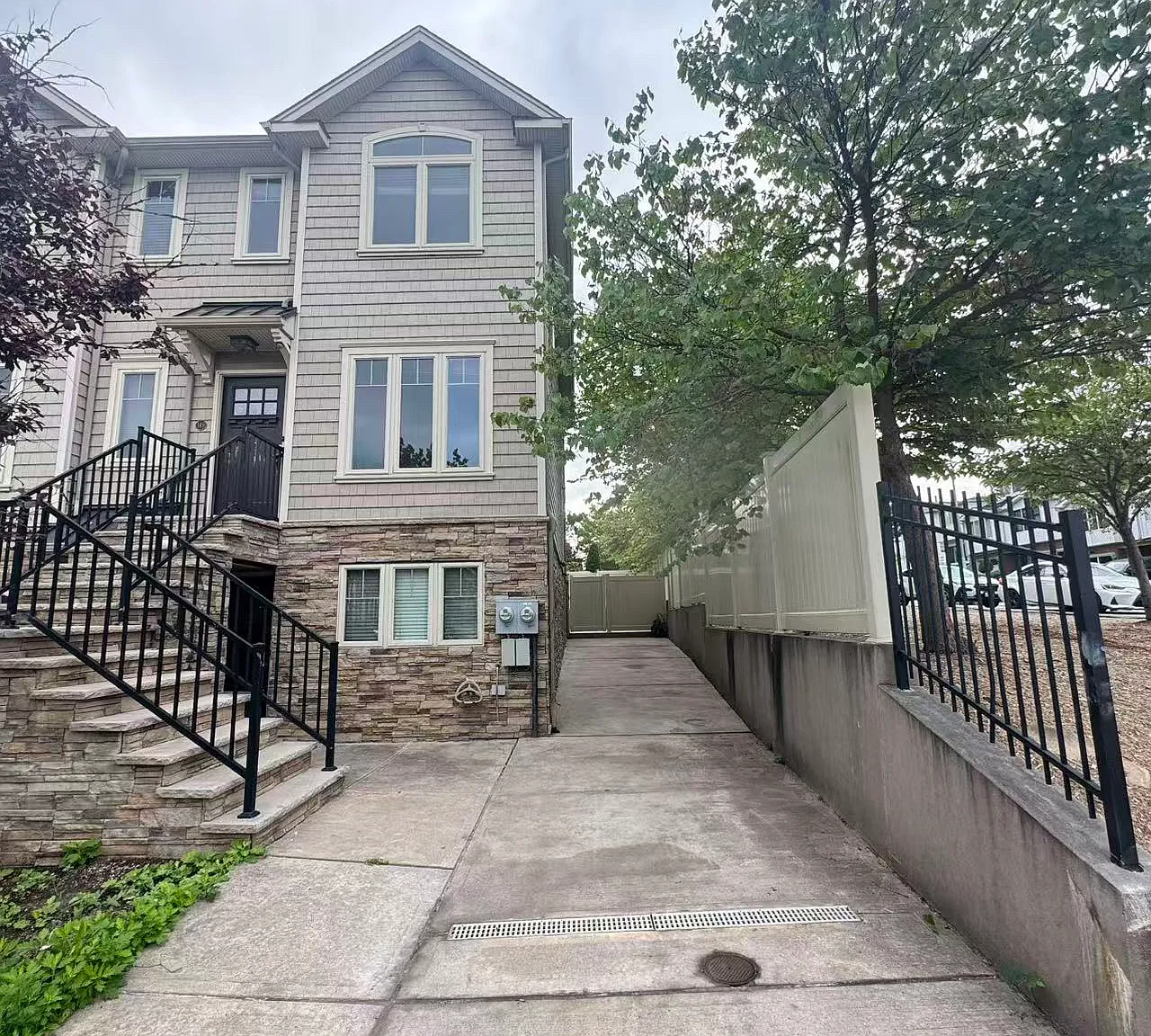 3 bed, 2.5 bath, 1884 sqft, $3,300 — Photo 2