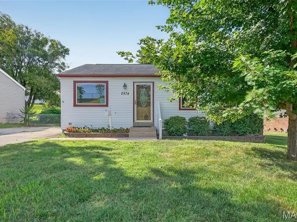 2574 Creve Coeur Mill Rd, Maryland Heights, MO 63043